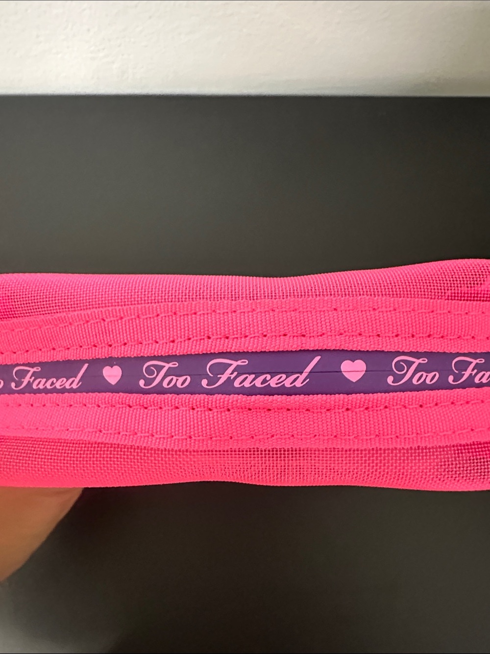 NWT Too Faced Neon Pink Mesh Cosmetic Pouch with Gold Heart Charm & Cosmetics - Picture 5 of 12